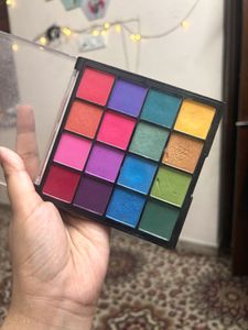 HILARY RHODA EYESHADOW PALLETE