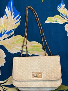 Elegant Shoulder Bag with Chain Strap