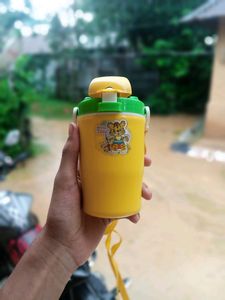 Water Bottle For Kids. Yellow & Green Colour Combination.