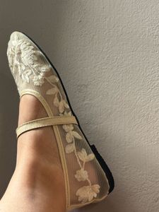 Elegant Lace Ballet Flats