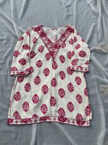 🌸 Beautiful Short Kurti