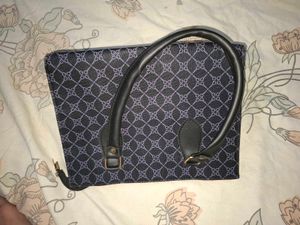 Stylish &amp; Spacious Everyday Handbag