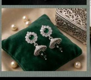 Exquisite Emerald &amp; Diamond Jhumka Earrings