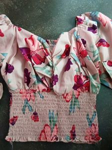 Chic Floral Smocked Cropped Top