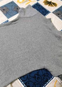 Full Round Neck Grey Ripped Top
