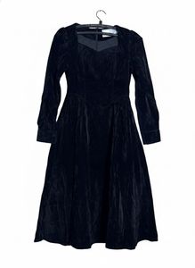 Elegant Black Velvet Midi Dress
