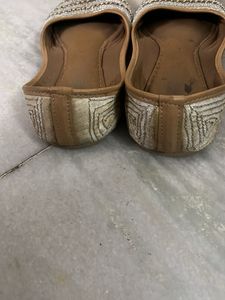 Embroidered Jutti Flats