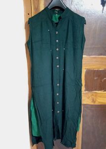 Green Sleeveless Button-Down Top