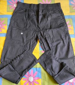 Comfortable Black and res pent with pocket