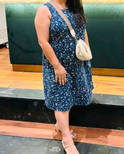 Chic Blue Floral Sleeveless Knee-Length Dress