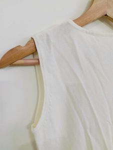Chic White Sleeveless Top with Floral Embroidery