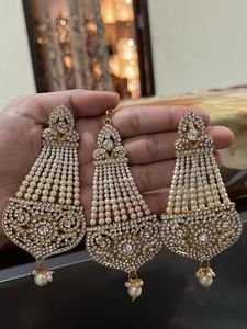 earring with mang tikka