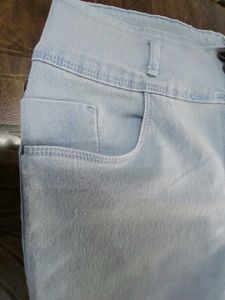Light Wash High-Waisted Skinny Jeans😍👌