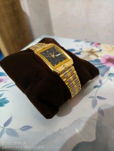 Vintage  Quartz Gold Watch