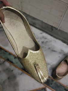 Sparkling Gold Ethnic Jodhpuri Mojaris