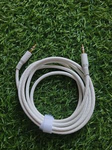 U&amp;i Wave Series 3.5mm Aux Cable white