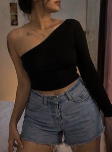 ⚡️Sleek Black One-Sleeve Top – Size S ⚡️