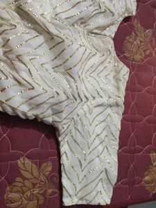 Elegant White Blouse with Gold Accents size M