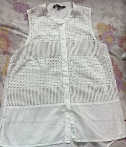 Chic White Eyelet Sleeveless Top