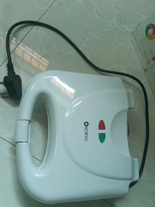 KORYO KST 21 Sandwich Toaster 750w High Power