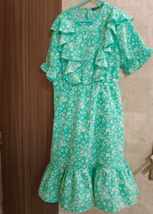 Chic Green Floral Ruffle Dress