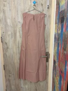Chic Sleeveless Midi Dress