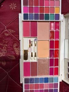 HILARYRHODA Makeup Palette