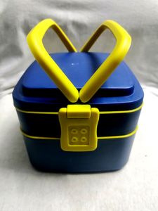 New Lunch box with spoon