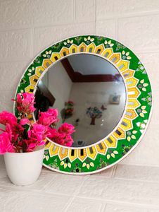 round shape lippan art