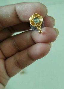 BRAND NEW Elegant Rose Gold Stud Earrings