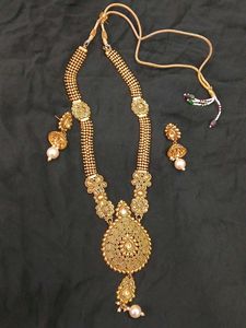 Elegant Gold Tone Necklace &amp; Earring Set