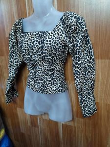 Chic Leopard Print Square Neck Top