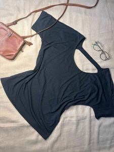 Black backless tshirt