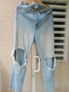 Light Wash Ripped Jeans