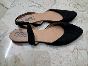 Sale On: Street Style Store: Trendy Black Flats