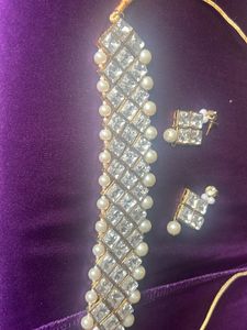 Elegant Kundan Necklace &amp; Earring Set
