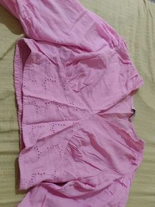 pink top