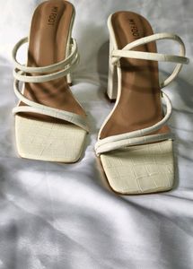 N10. CREME SEXY BLOCK HEELS