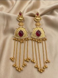 Elegant Gold Tone Dangle Earrings