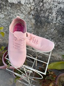 Women's stylish pink sneakers! 🩷