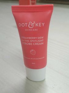 DOT &amp; KEY Strawberry Dew Strobe C
