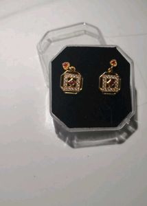 Exquisite Gold &amp; Diamond Stud Earrings