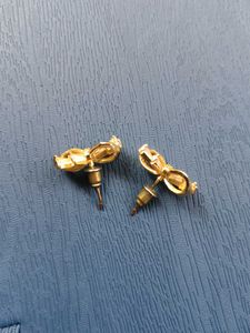 Sparkling Bow diamond Stud Earrings