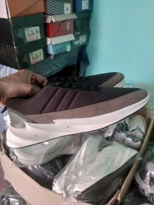 NEW NO USED SNEAKERS SHOES FOR MEN.