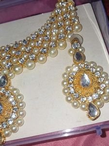 Elegant Pearl &amp; Crystal Jewellery Set
