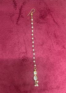 Elegant Maang Tikka with Pearls