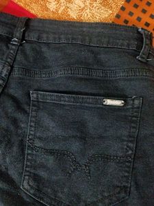 Black Regular fit Frayed hem Denim Shorts