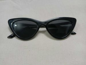 Chic Black Cat-Eye Sunglasses