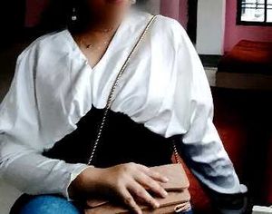 Korean black and white balloon sleeves top