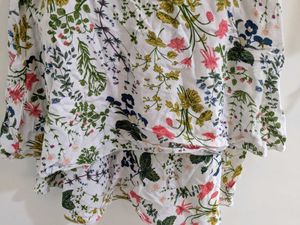✴️✴️ PRICE DROP ✴️ ✴️Floral Crop Top
